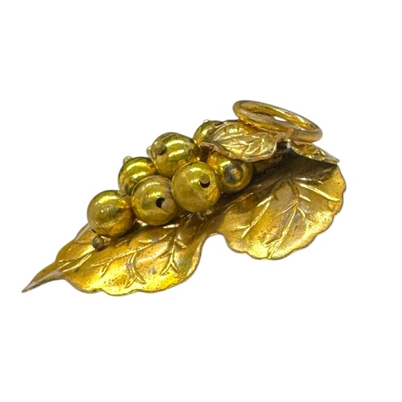 Vintage Gold Plated Over Brass Grape Brooch & Floral Dress Clip - Picture 4 of 9